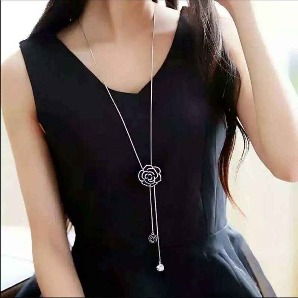 New silver pendant necklace adjustable